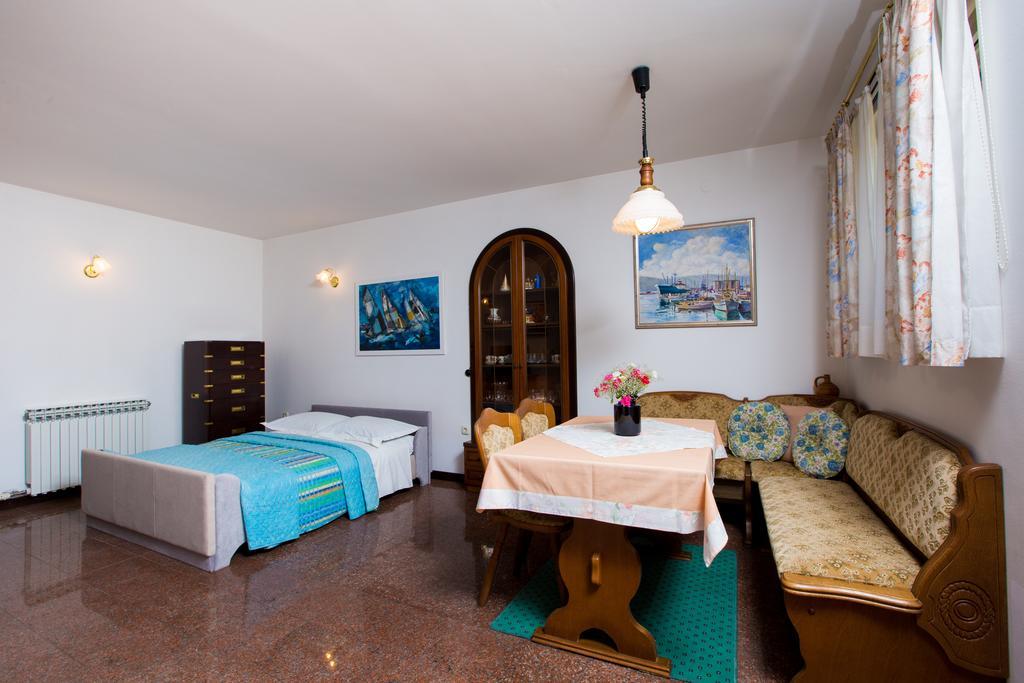 Dolores Apartment *